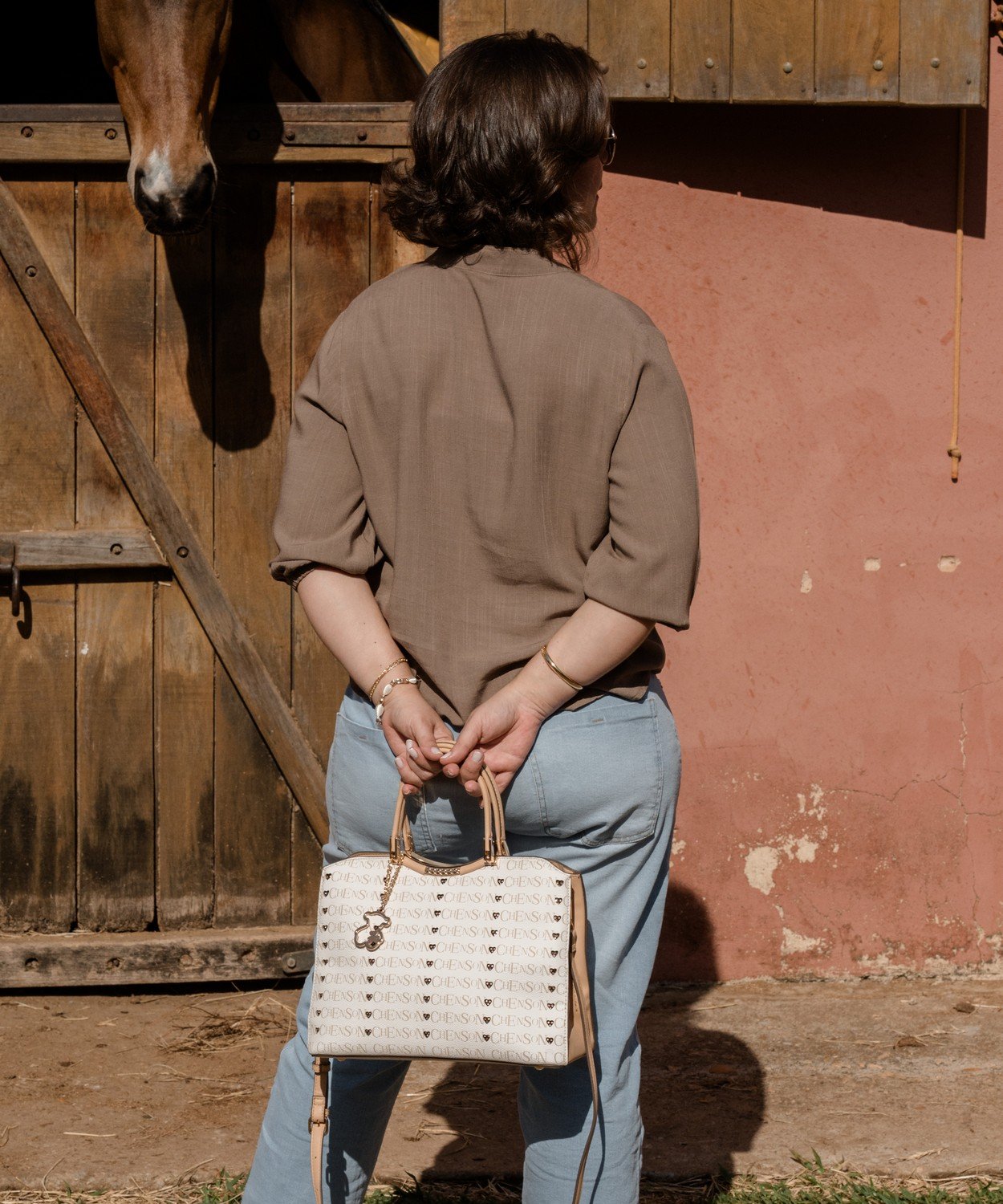 Bolsa Feminina Chenson Cristal Monograma Coracao Cafe Marrom 5