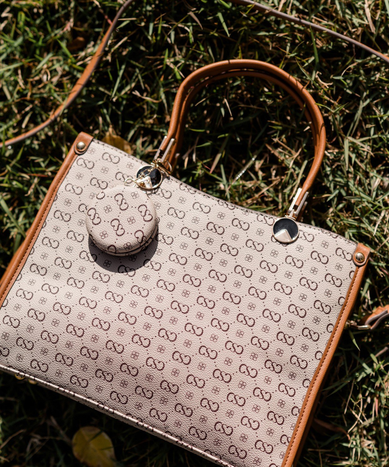 Bolsa Chenson Feminina Bege Original Monograma Elegance - Alca de Mao Bege 3