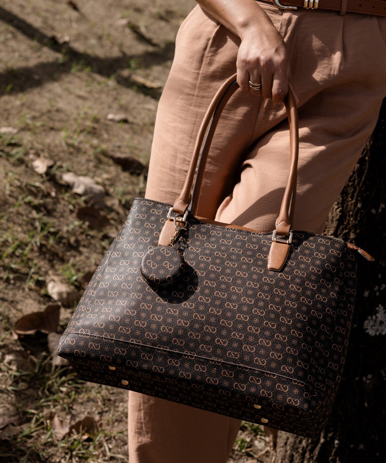 Bolsa Feminina Chenson Monograma Elegance Cafe Alca de Ombro Marrom 2