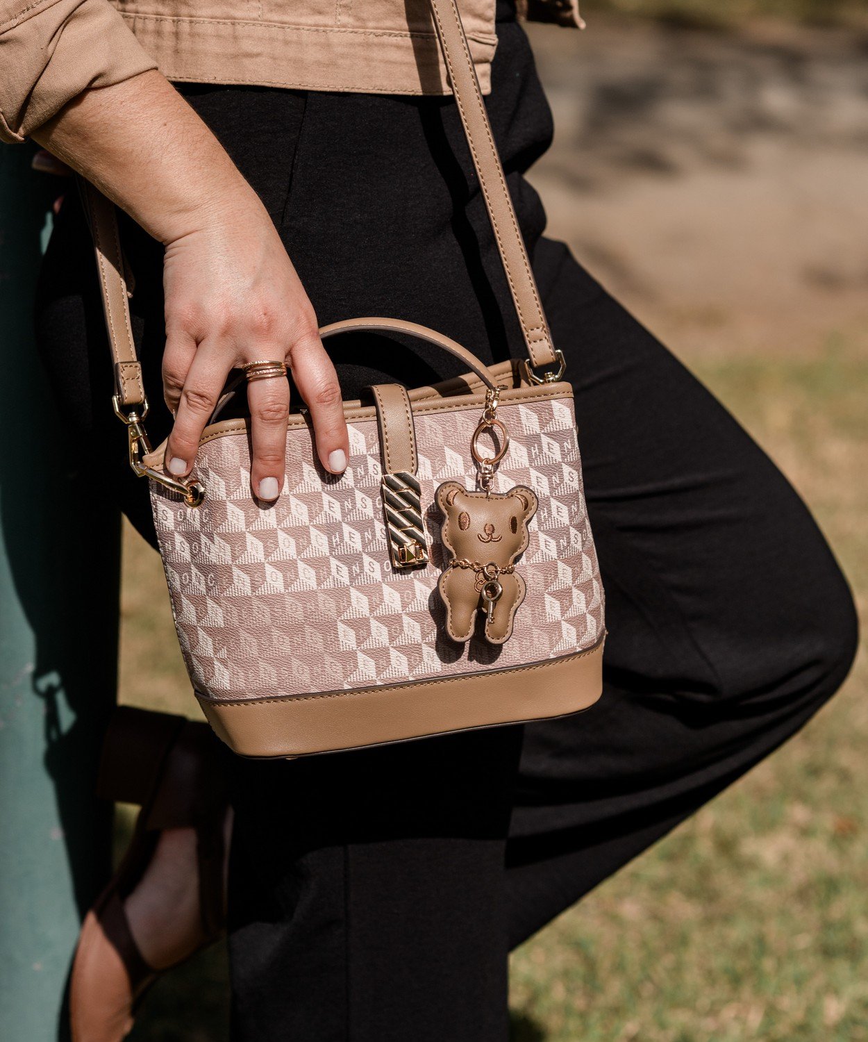 Bolsa Chenson Alca de Mao Original Vinho - Monograma Tridimensional Vermelho 3