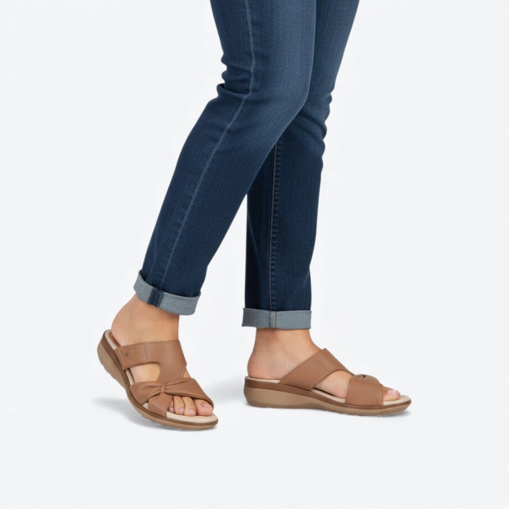 Tamanco Pegada Anabela em Couro Feminino 23271202 Marrom 2