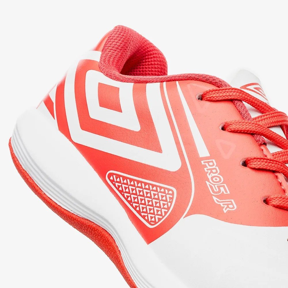 Chuteira Futsal Umbro Pro 5 Jr England Branco/Vermelho 3