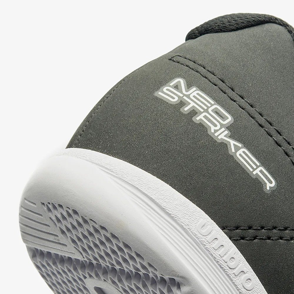 Chuteira Futsal Umbro Neo Striker Preto 8
