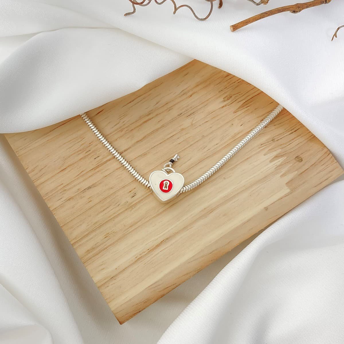 Berloque Coração Chave Japão Branco 4