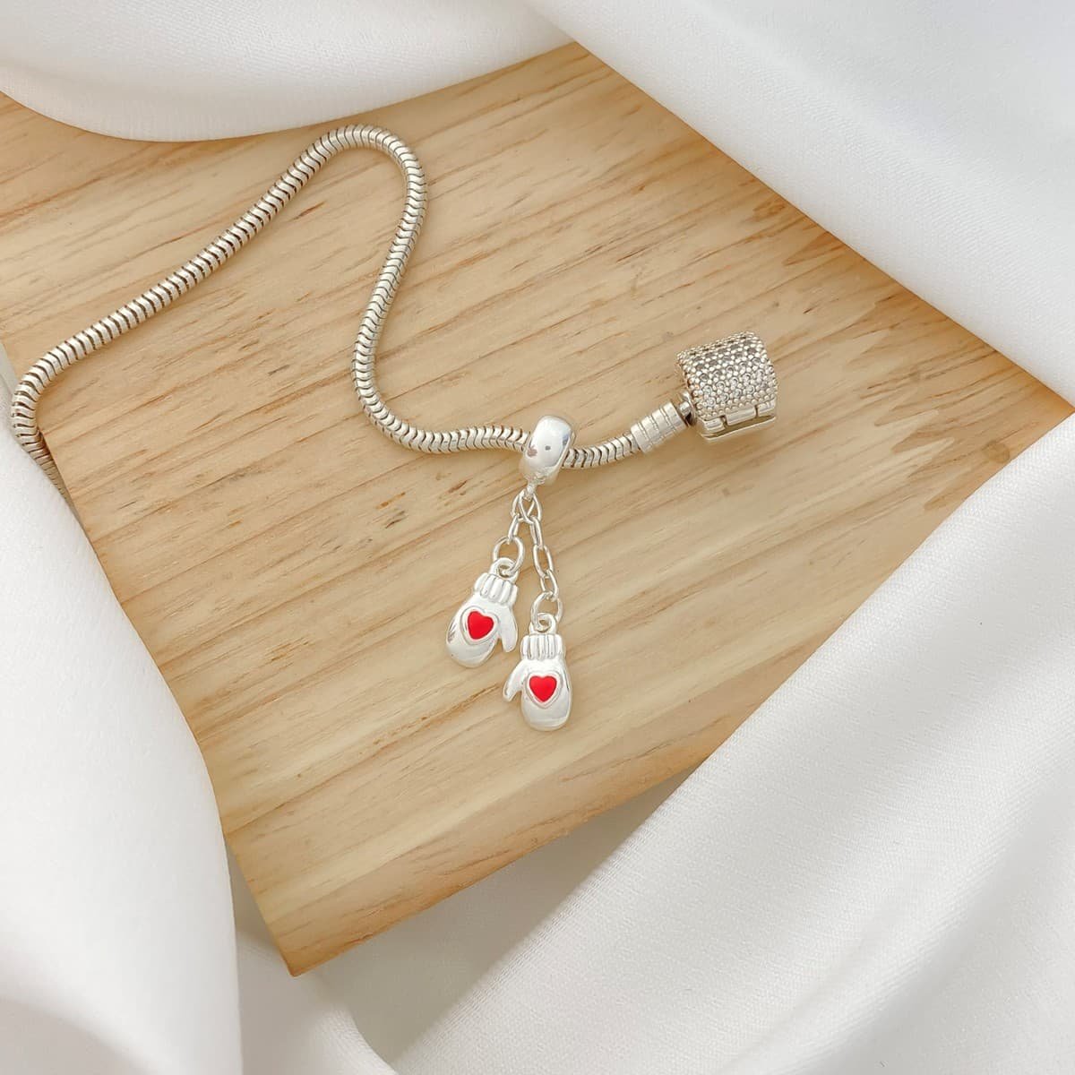 Berloque Luvas Corações Prata 5