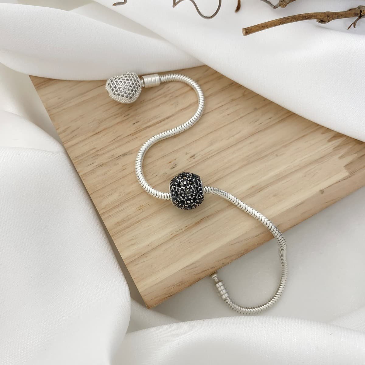 Berloque Separador Zircônia Vazado Preto Preto 2