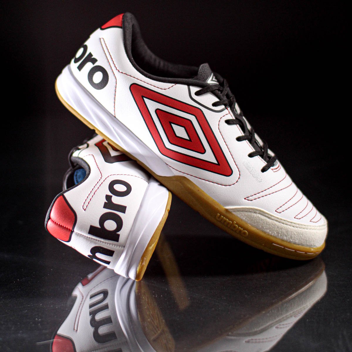 Chuteira Umbro Futsal Class + Branco Vermelho e Preto - Masculino Branco 8