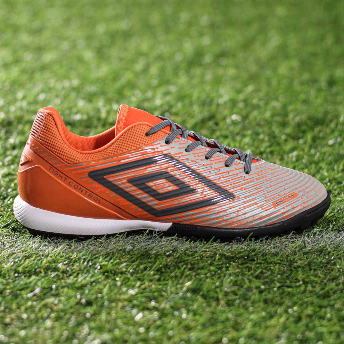 Chuteira Umbro Society Gravity Cinza e Laranja - Masculino Laranja 6