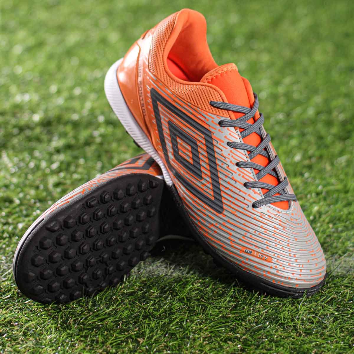 Chuteira Umbro Society Gravity Cinza e Laranja - Masculino Laranja 7