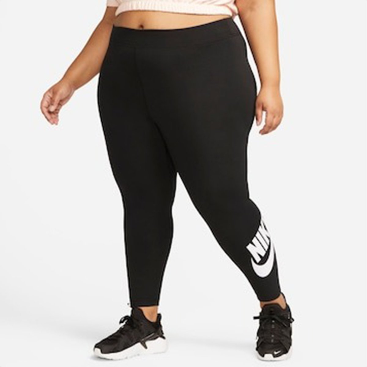 Plus Size - Legging Nike Sportswear Essential Preta - Feminina