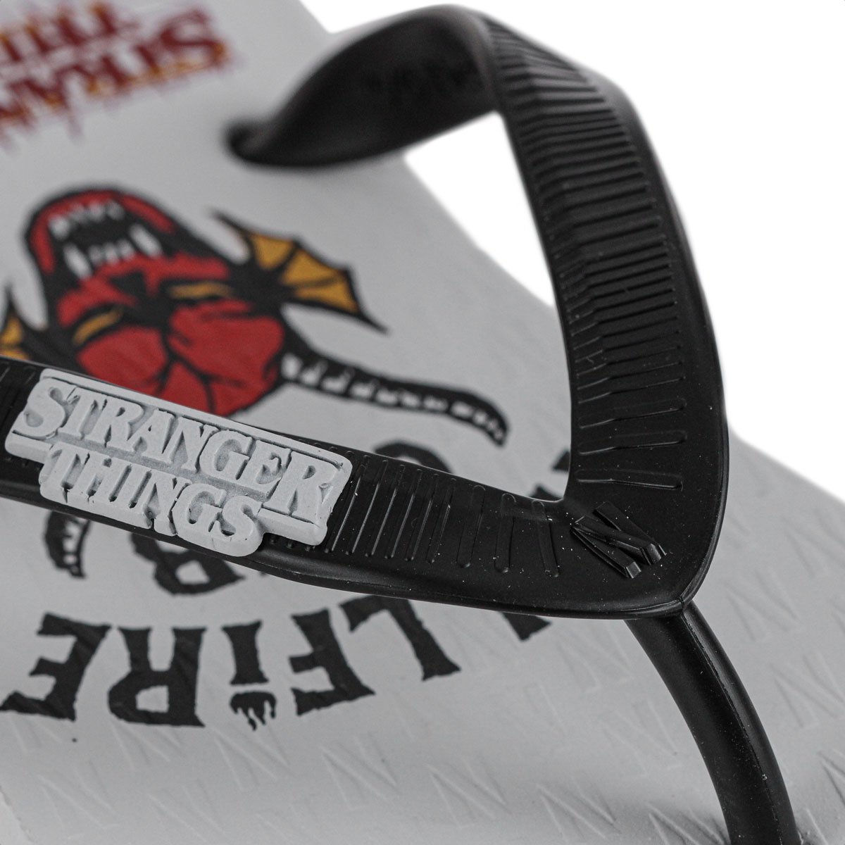 Chinelo Netflix Stranger Things Hellfire Branco e Preto - Unissex Branco 7