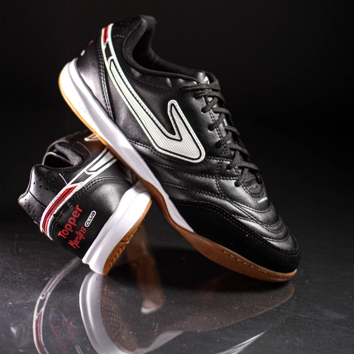 Chuteira Topper Futsal Maestro Club V Preto Branco e Vermelho - Masculino Preto 7
