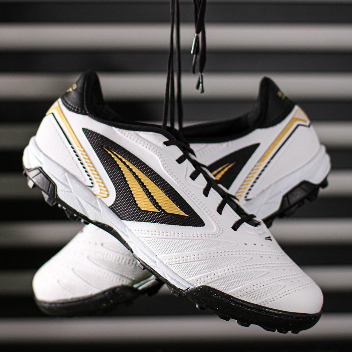 Chuteira Penalty Society Brasil 70 Y-1 Branco Preto e Dourado - Masculino Branco 6