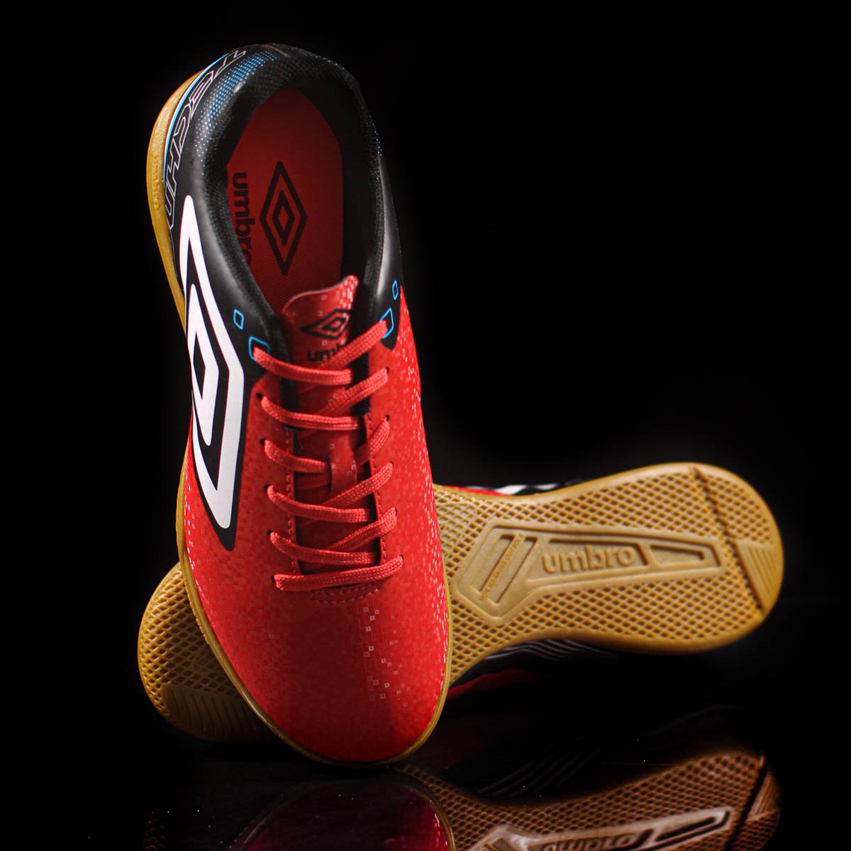 Chuteira Umbro Futsal Techno II Vermelho Preto e Azul - Masculino Vermelho 10