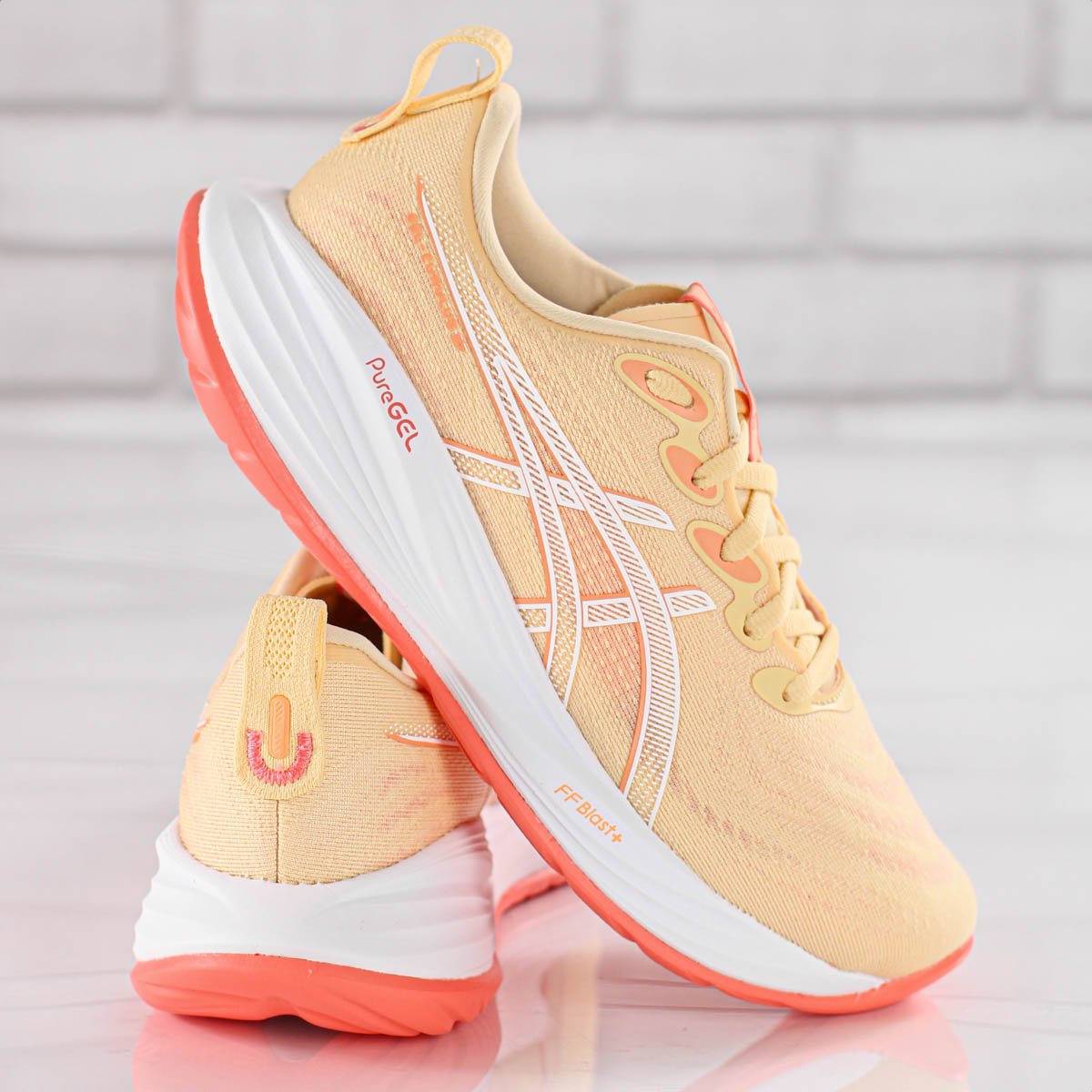 Tenis Asics Gel Cumulus 27 Laranja Claro e Branco - Feminino Laranja 9