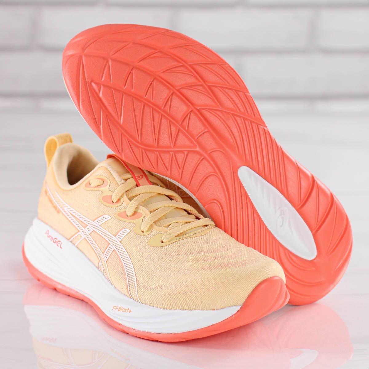 Tenis Asics Gel Cumulus 27 Laranja Claro e Branco - Feminino Laranja 10