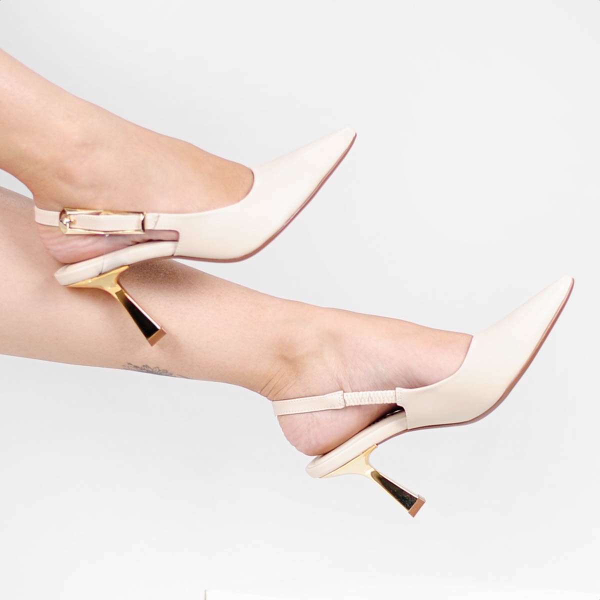 Scarpin Bebece Slingback Salto Medio Flare Creme - Feminino Off White 10