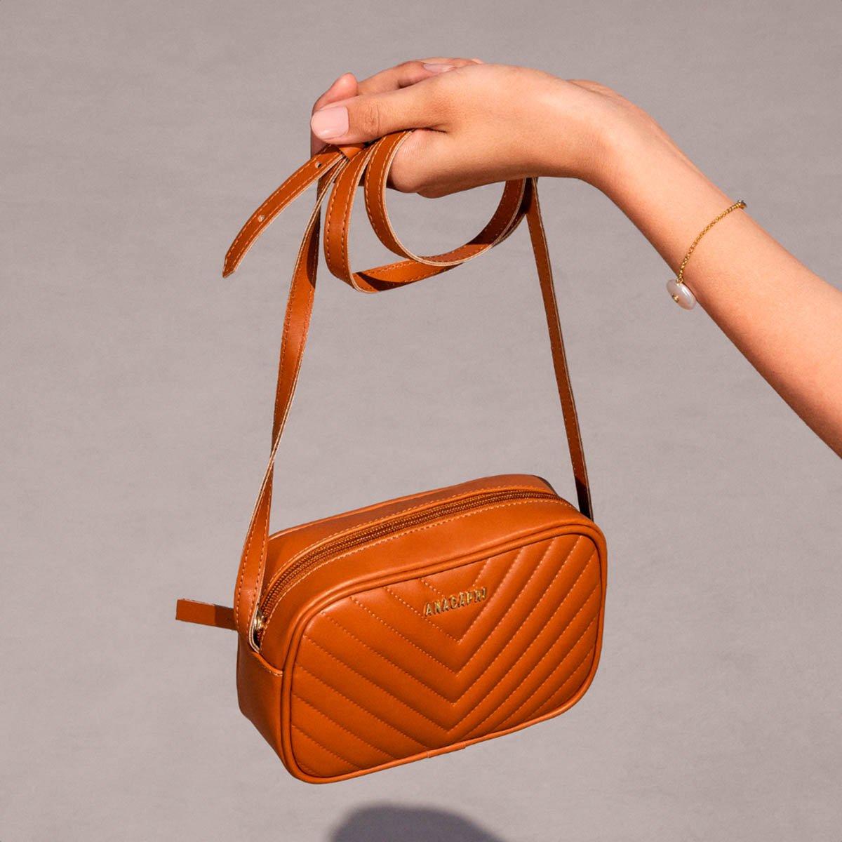 Bolsa Pequena Tiracolo Anacapri Matelasse Cairo Marrom - Feminino Marrom 7