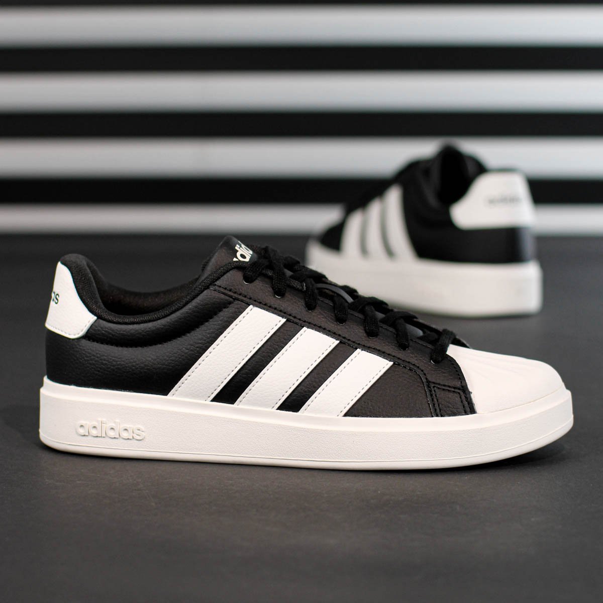 Tenis Adidas Streettalk Preto e Branco - Feminino Preto 8