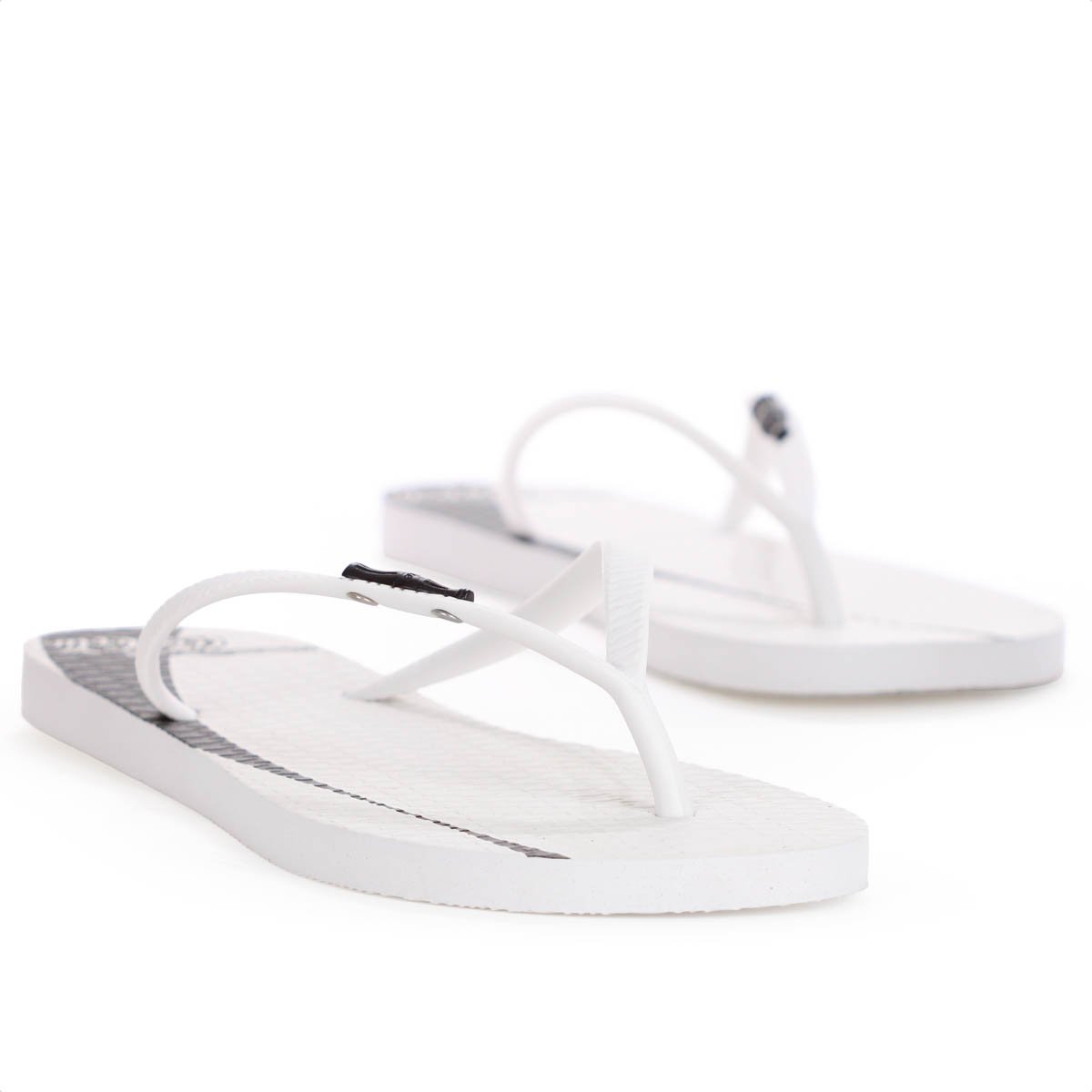 Chinelo Coca Cola Share a Coke Branco e Preto - Feminino Branco 5
