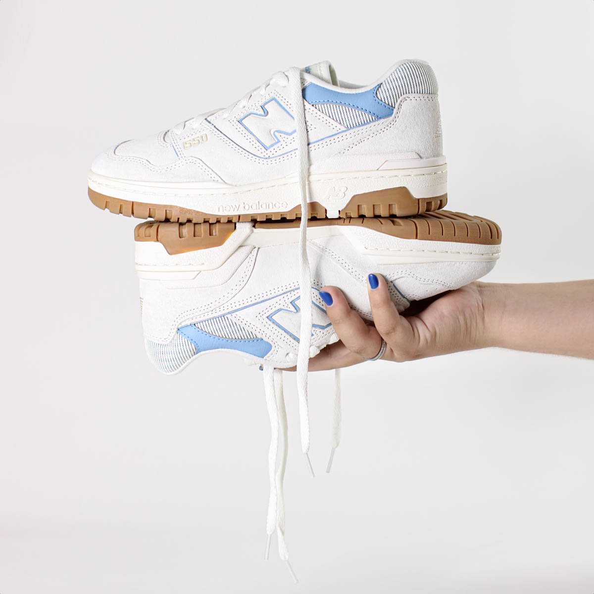 Tenis New Balance 550 Off White e Azul Claro - Feminino Branco 8