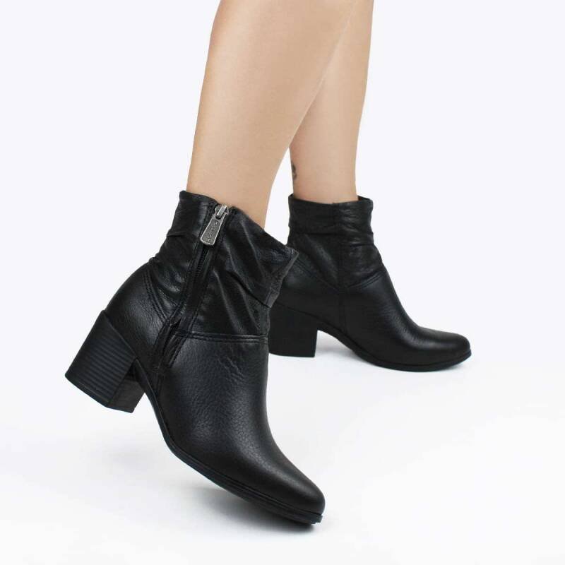 Bota Bottero Salto Bloco - Feminina - Preto Preto 5