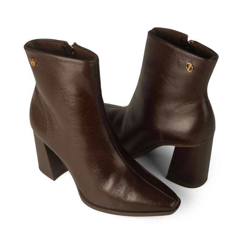 Bota Dakota de Cano Curto em Couro - Feminino Marrom 7