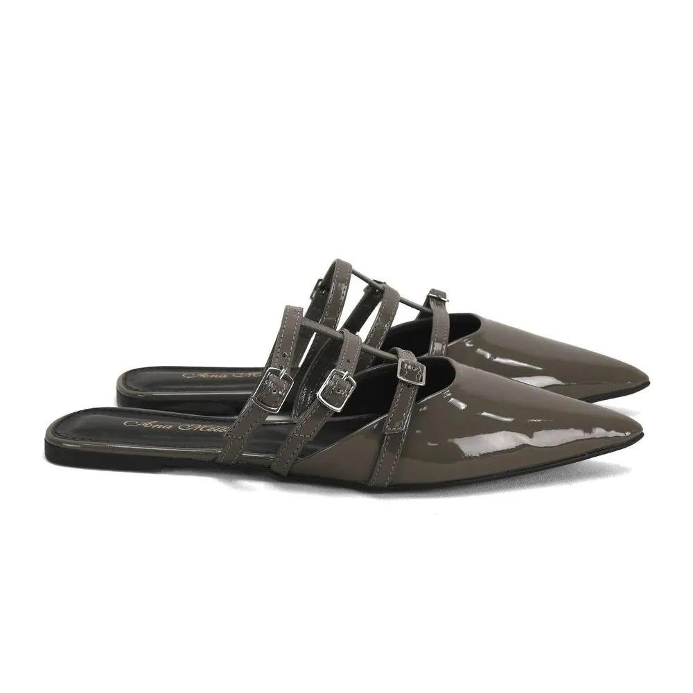 Mule bico fino verniz cinza com 3 fivelas Verde 1