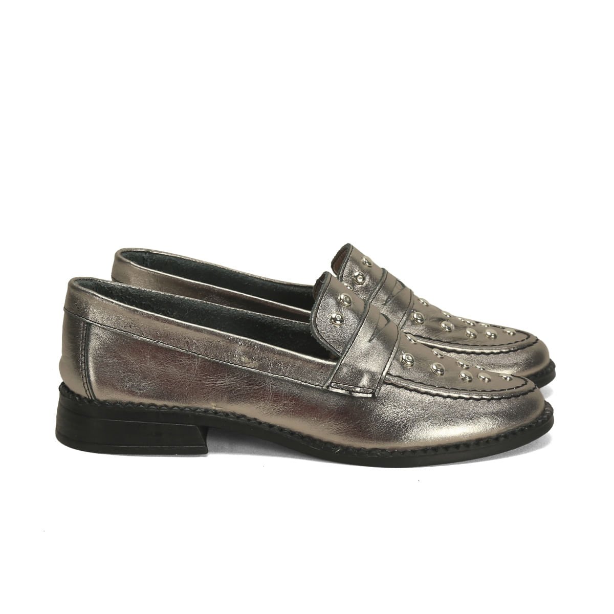 Mocassim couro metalizado ônix com aplicações ônix