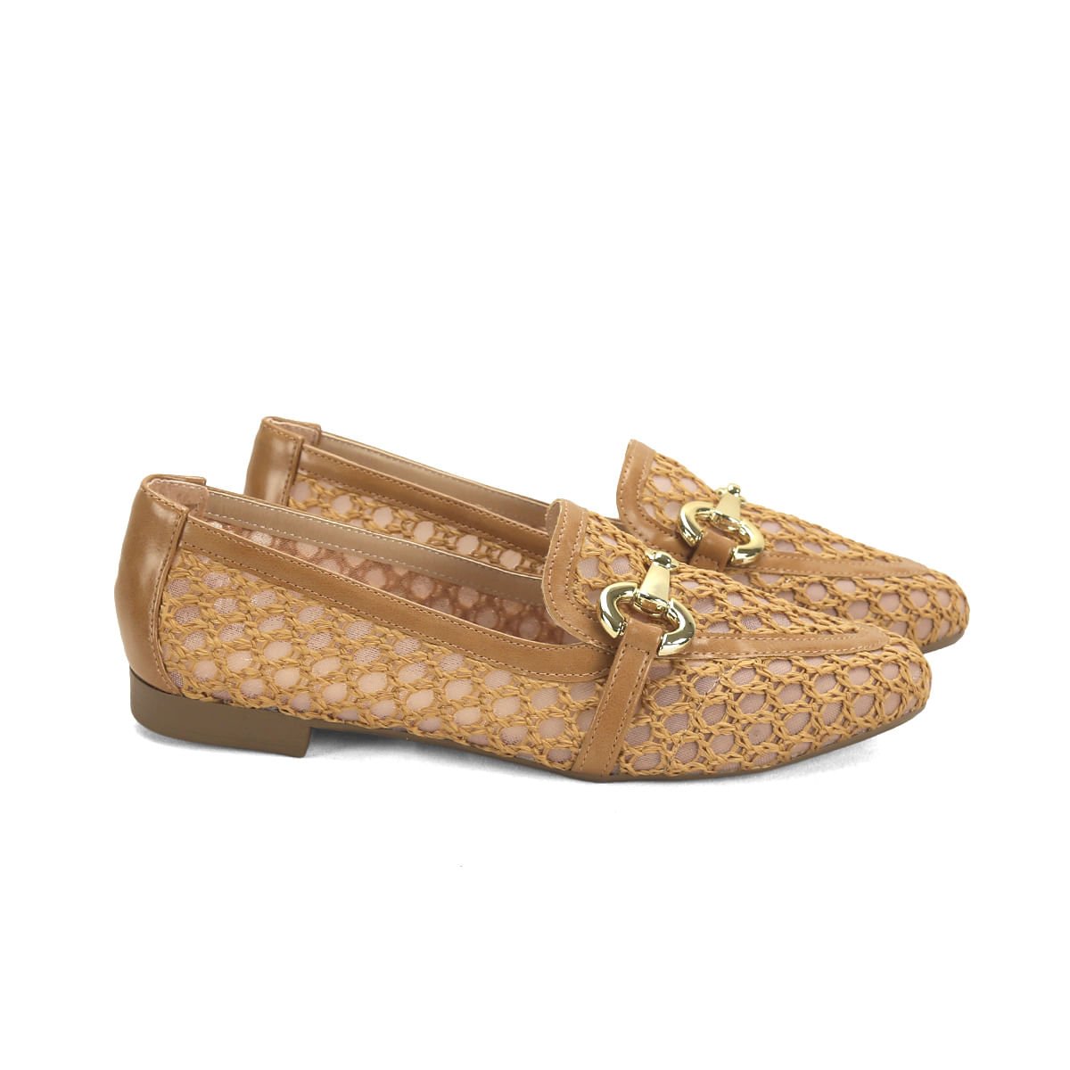 Mocassim tramado cappuccino com detalhe dourado
