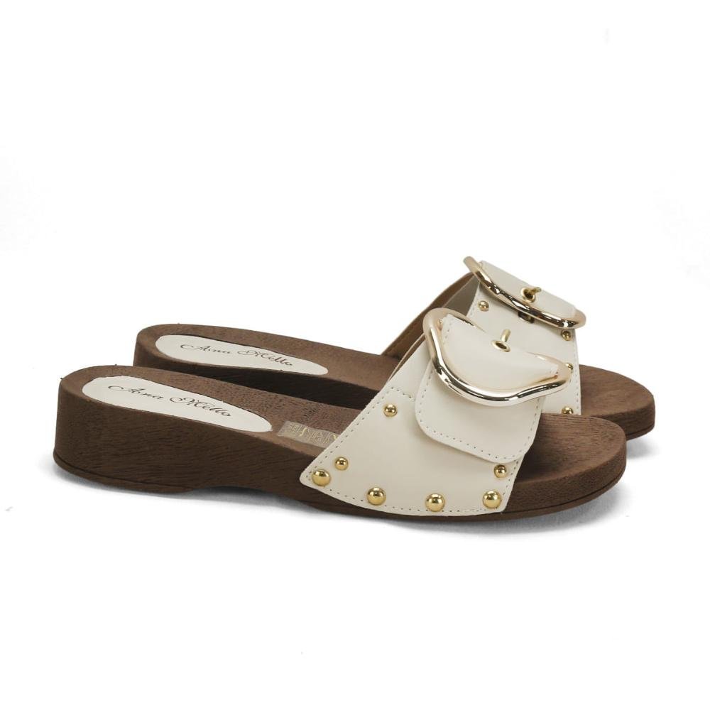 Tamanco com tachas e fivela off white