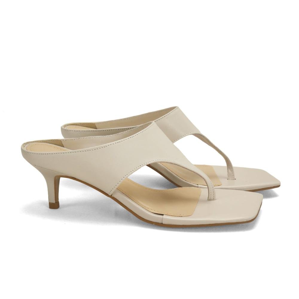 Sandália de dedo em couro off white