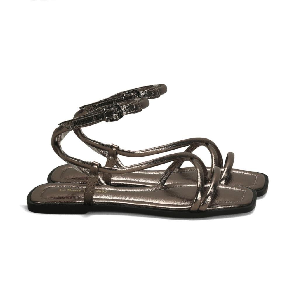 Rasteira sandália tiras metalizadas ônix