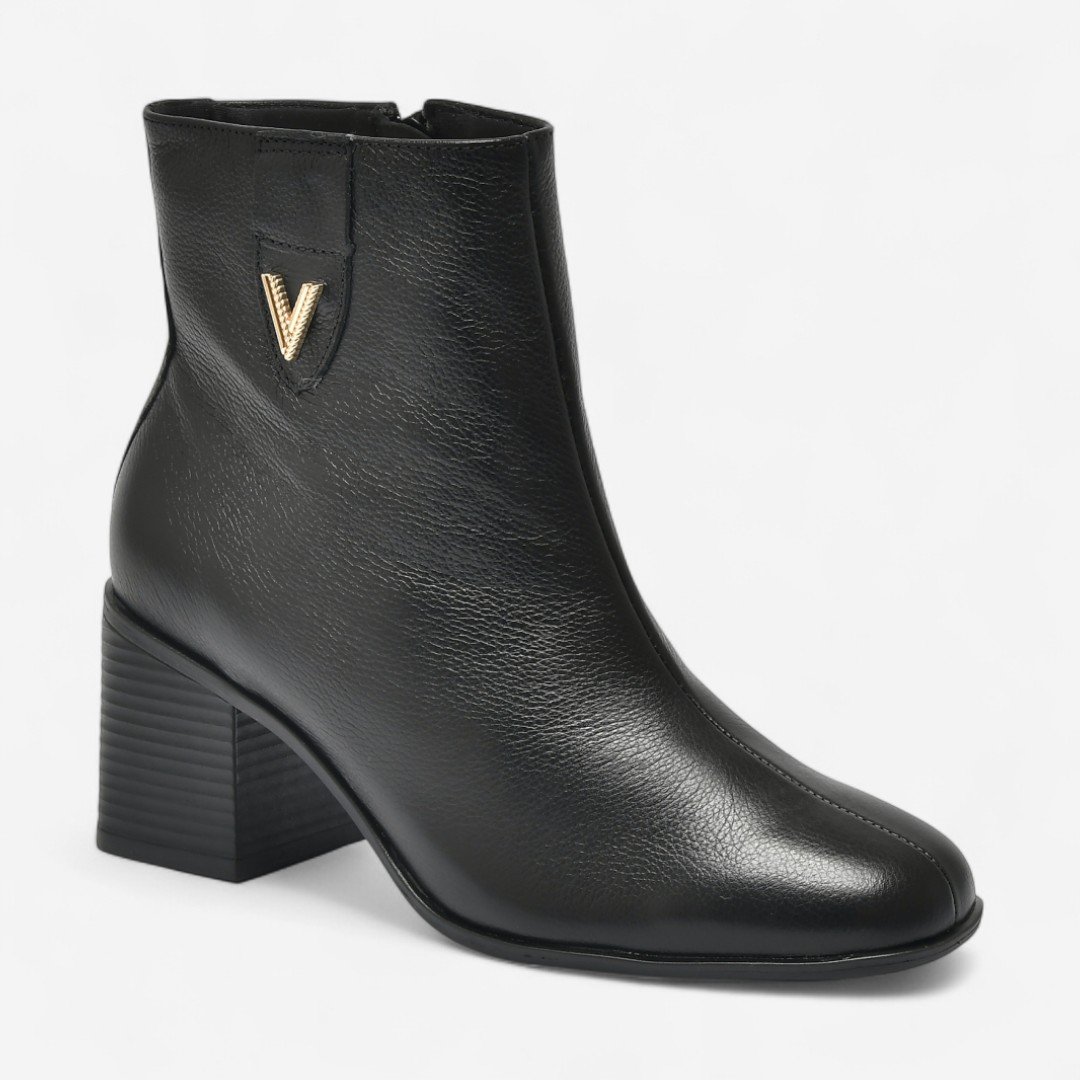 Bota Via Marte Cano Curto Em Couro Preta Preto 2