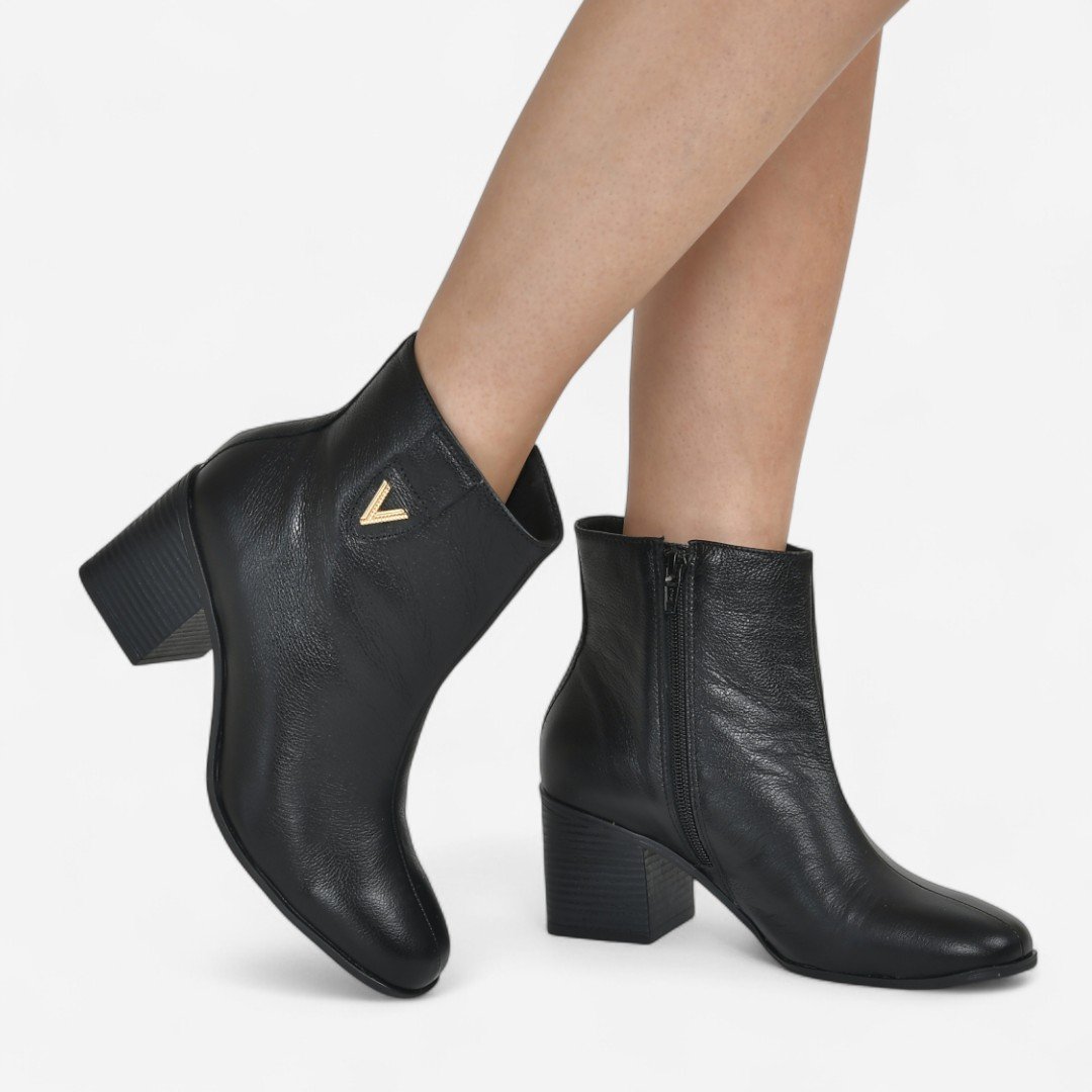 Bota Via Marte Cano Curto Em Couro Preta Preto 5