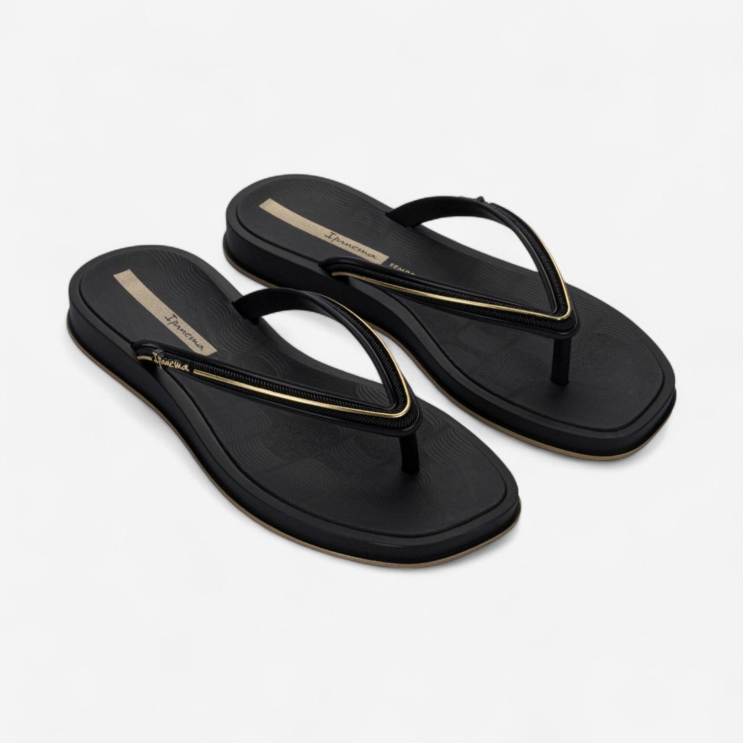 Cor Preto/Dourado