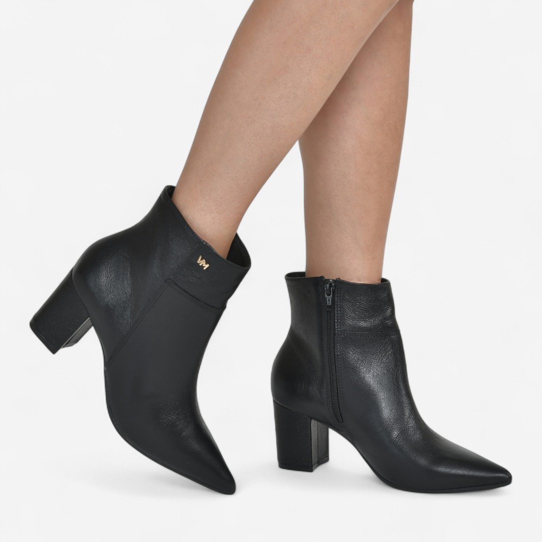 Bota Via Marte Cano Curto Em Couro Preto Preto