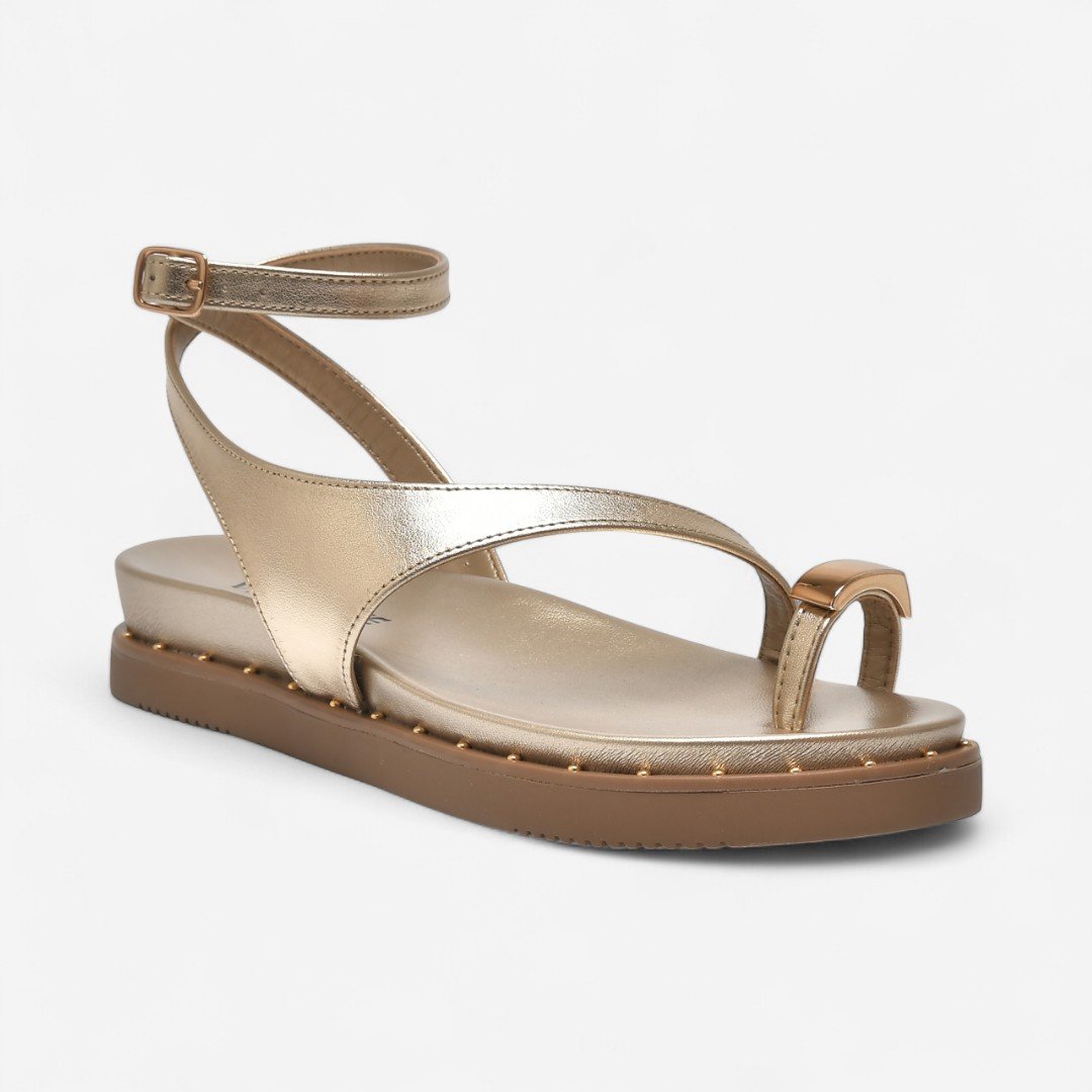 Sandália Via Marte Papete Detalhe Rebites Metalizado Dourado