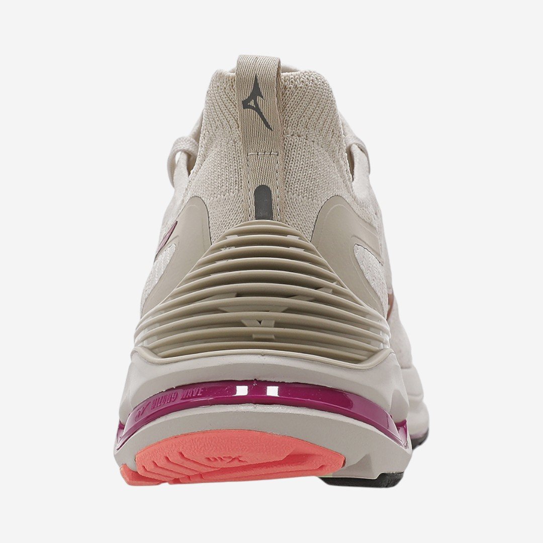 Tênis de Corrida Feminino Mizuno Wave Mirai 7 Arenito Arenito/Bronze 6