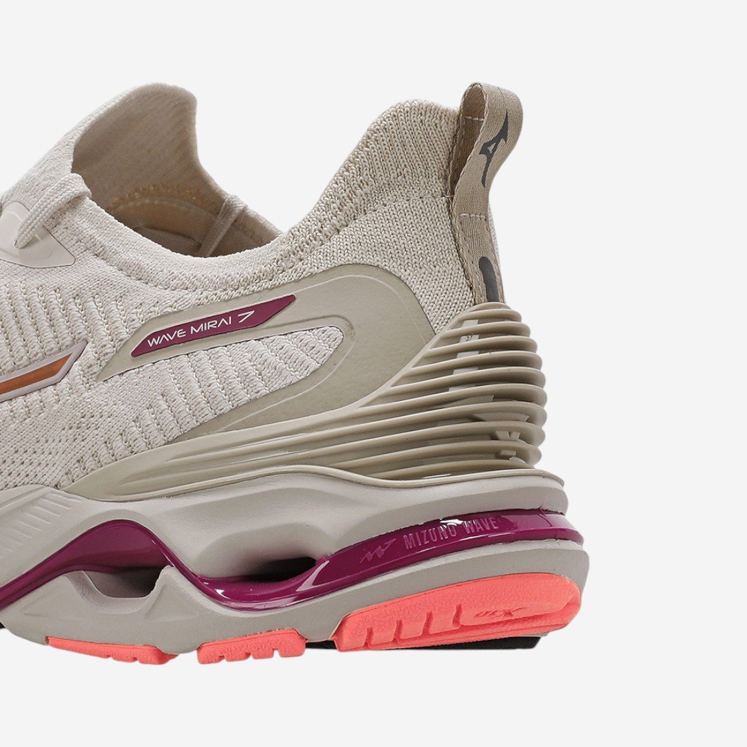 Tênis de Corrida Feminino Mizuno Wave Mirai 7 Arenito Arenito/Bronze 8