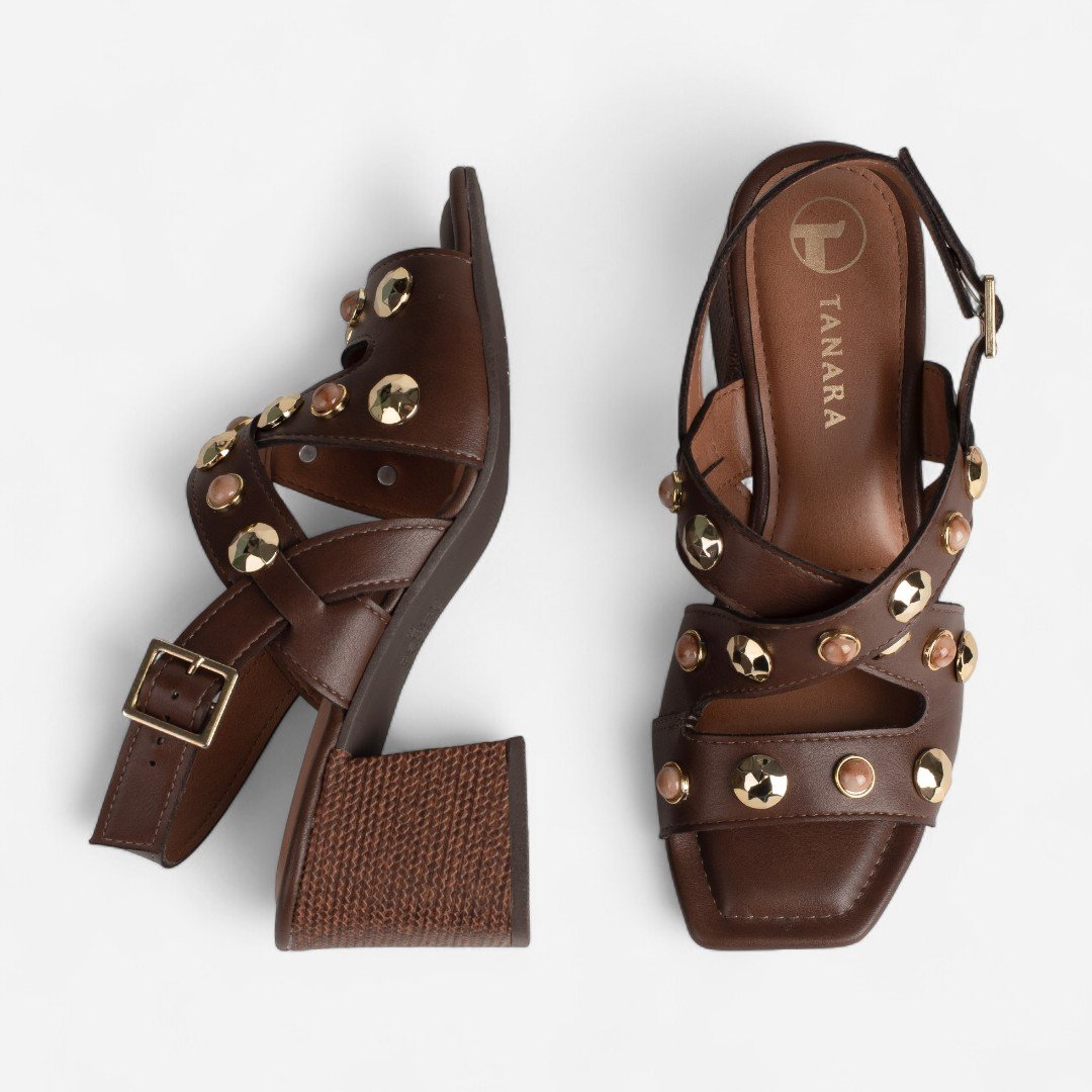 Sandália Tanara Salto Bloco Com Pedras E Detalhes Metalizados Marrom Café 7