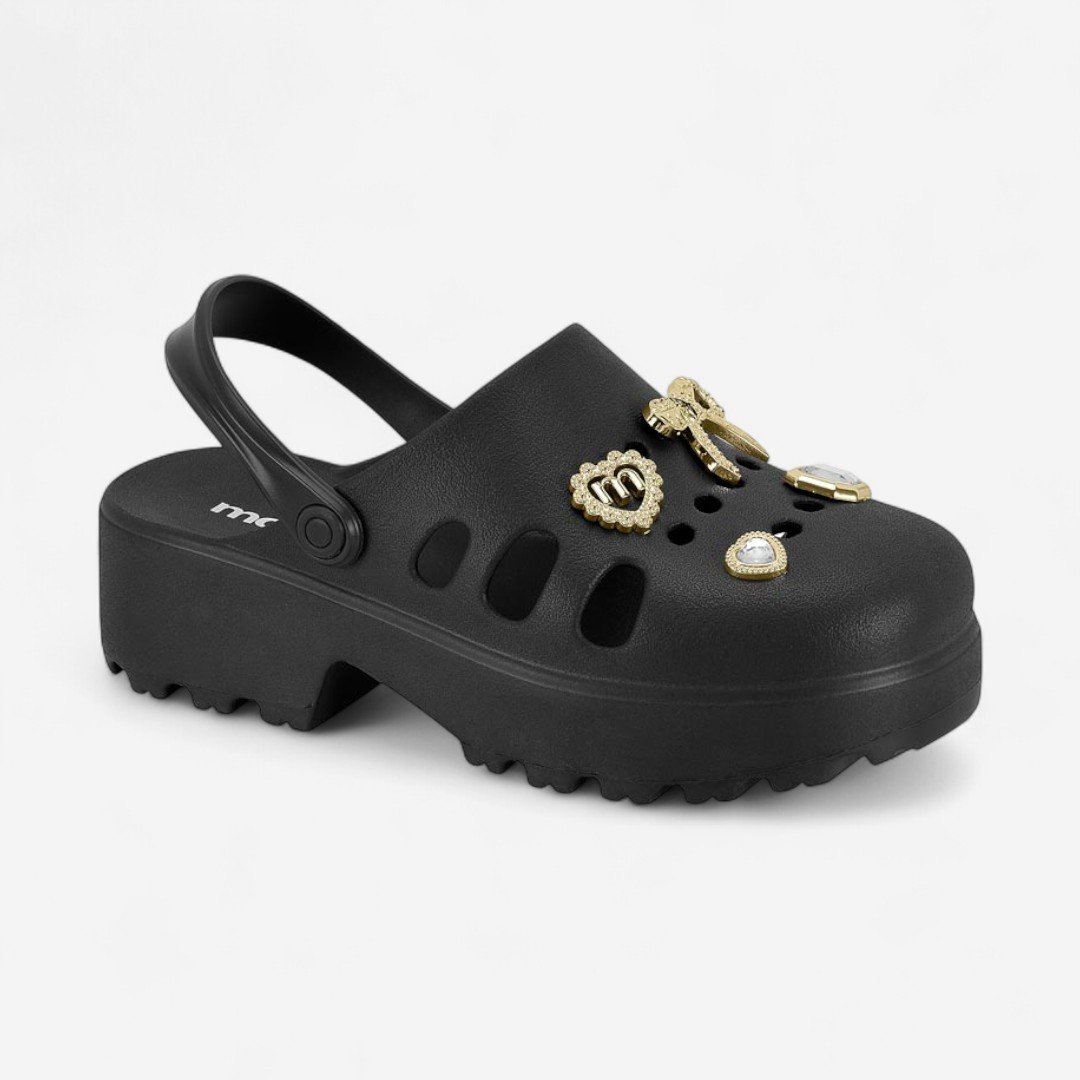 Babuche Moleca Tratorada Com Pins Preto Preto 2