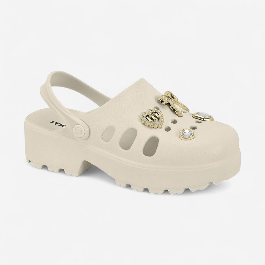 Babuche Moleca Tratorada Com Pins Off White Branco 2