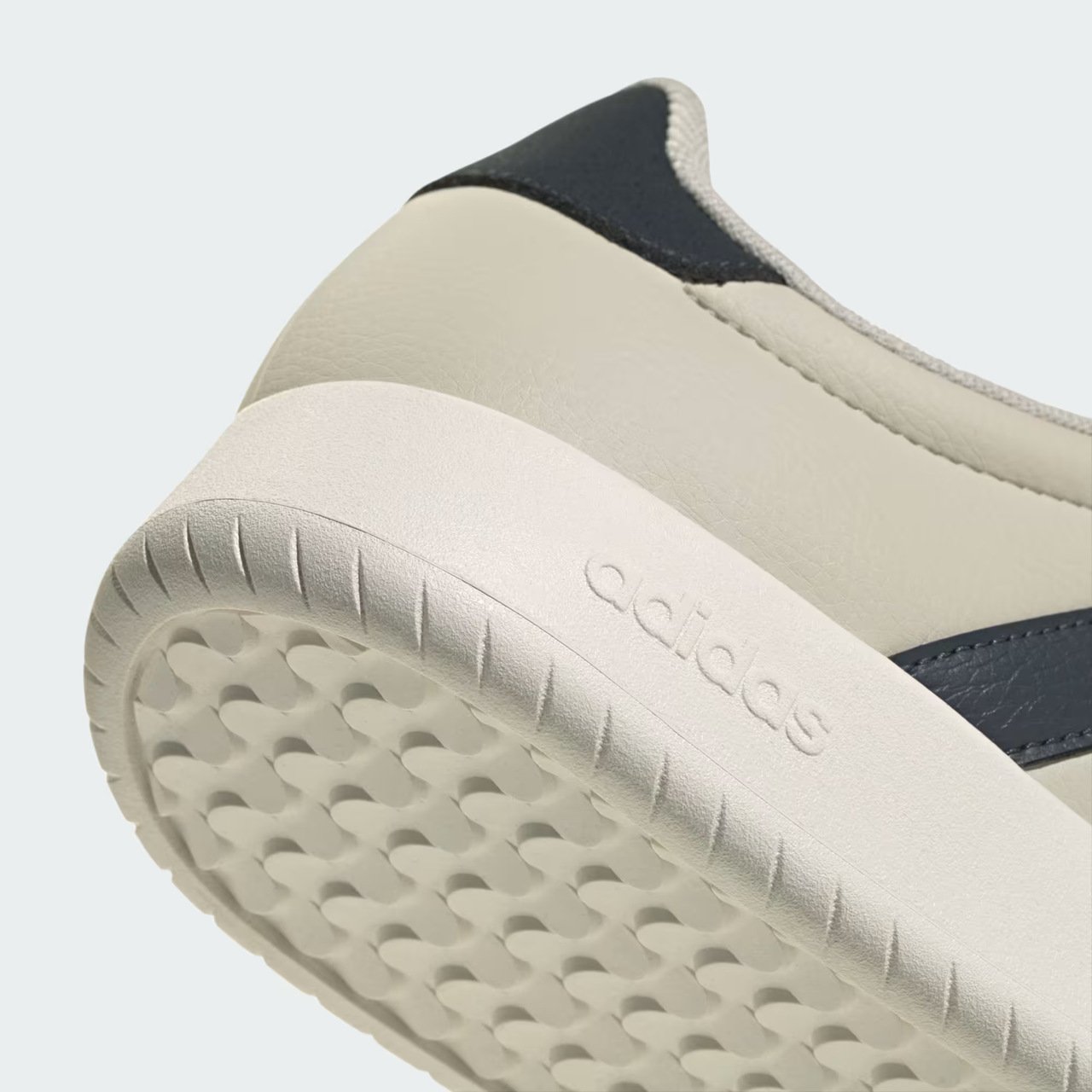 O Tênis Adidas Barreda Masculino Bege Bege 8