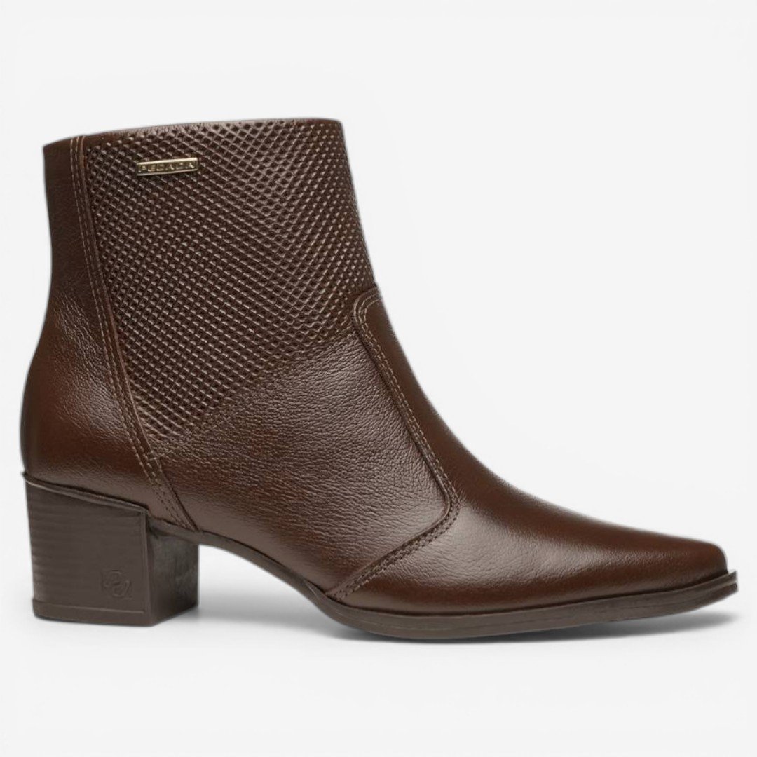 Bota Pegada Cano Curto Em Couro Marrom