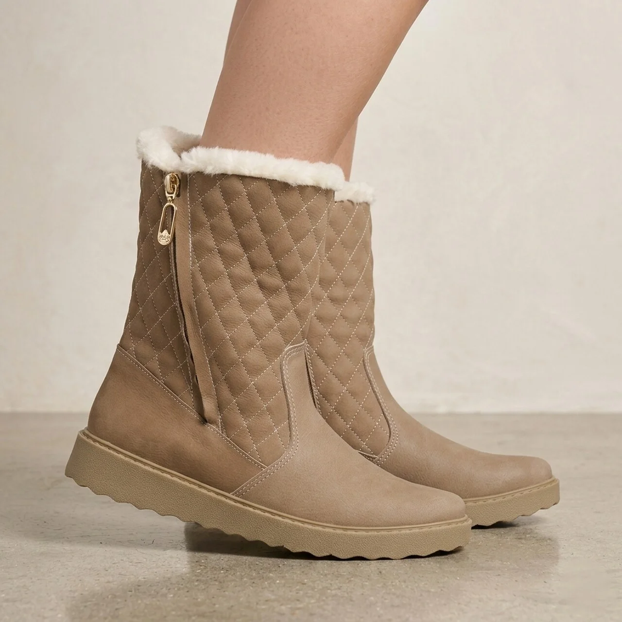 Bota Pegada Cano Médio Ugg Feminina Couro Bege Bege 2