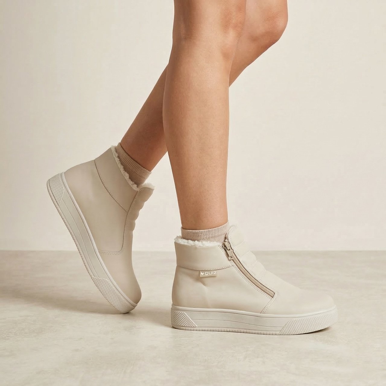 Tênis Cano Alto Quiz Com Pelo Napa Off White Bege 2