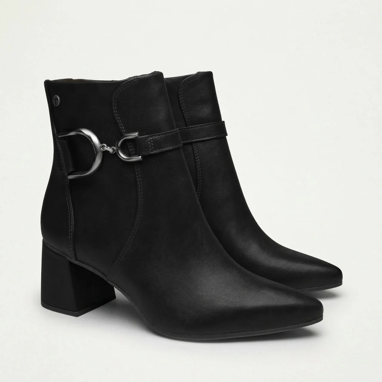 Bota Tanara Cano Curto Em Couro Preto Preto 3