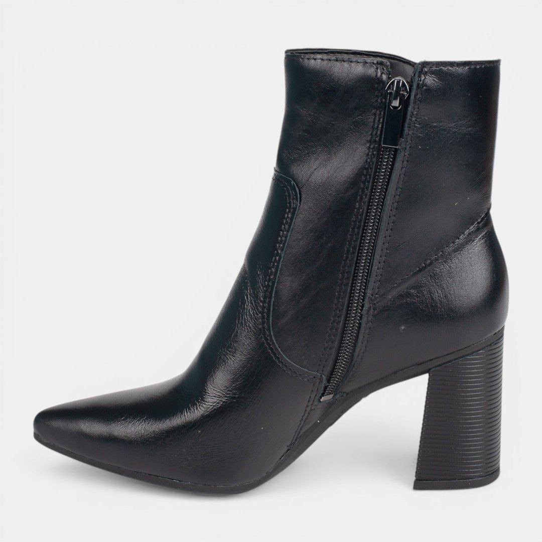 Bota Tanara Cano Curto Em Couro Preta Preto 4