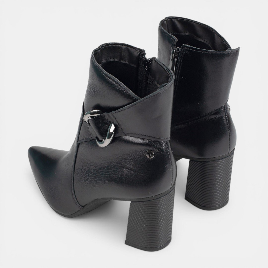 Bota Tanara Cano Curto Em Couro Preta Preto 7